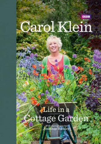 Life in a Cottage Garden by Klein, Carol