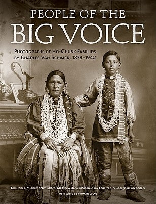 People of the Big Voice: Photographs of Ho-Chunk Families by Charles Van Schaick, 1879-1942 by Jones, Tom